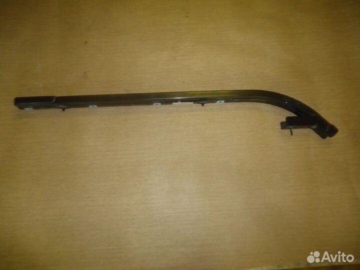 Направляющая двери левой Peugeot 1007