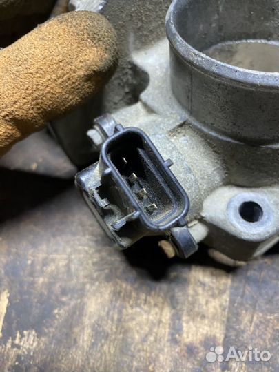 Дроссельная заслонка Mazda Familia B6