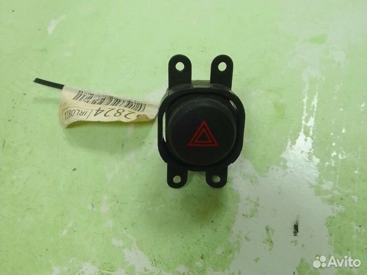 Кнопка аварийной сигнализации Nissan Navara D40