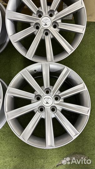 Camry v50 R17 Оригинал