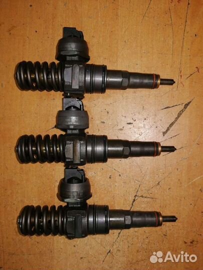 Форсунка 2,0 тди Ауди Фольксваген 038130073BQ