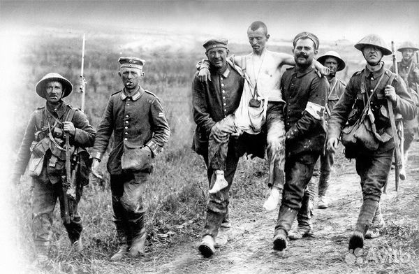 MB35158 British and German soldiers, Somme Battle