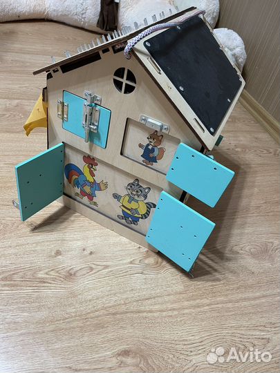 Бизиборд домик