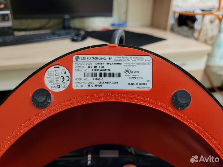 Монитор LG 19
