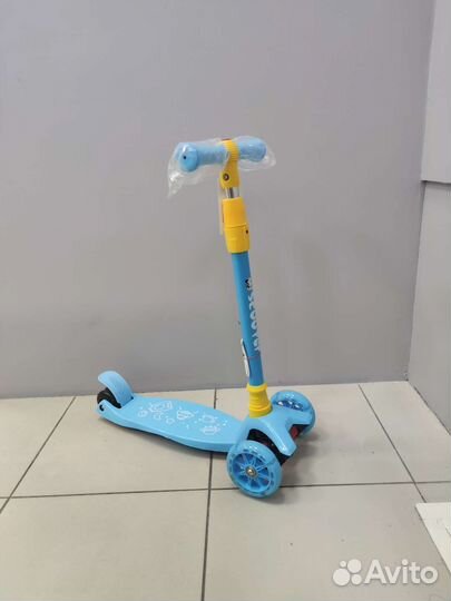 Самокат детский четырехколесный голубой 3750190