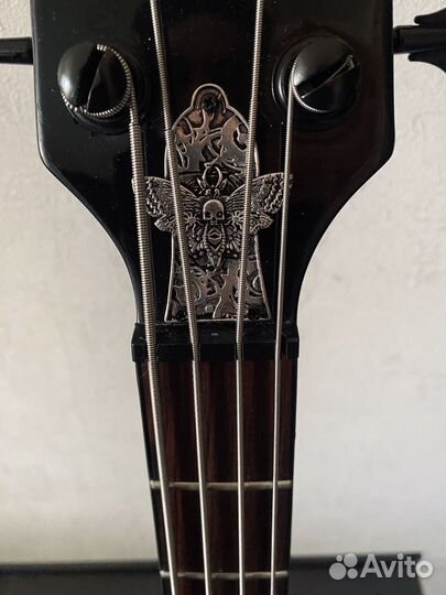 Бас-гитара полуакустическая