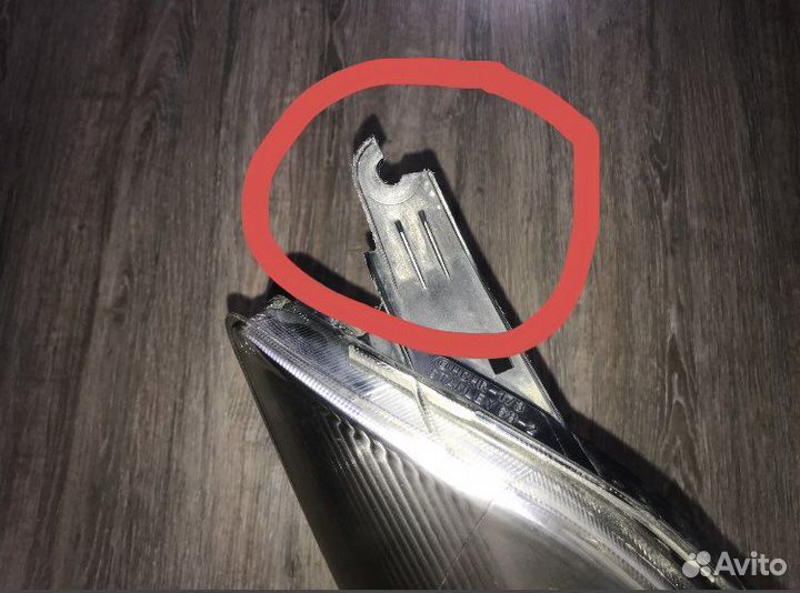 Правая фара Toyota Wish 2004