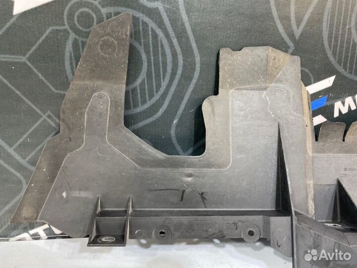 Воздуховод радиатора правый Audi Q7 4L BAR 2007