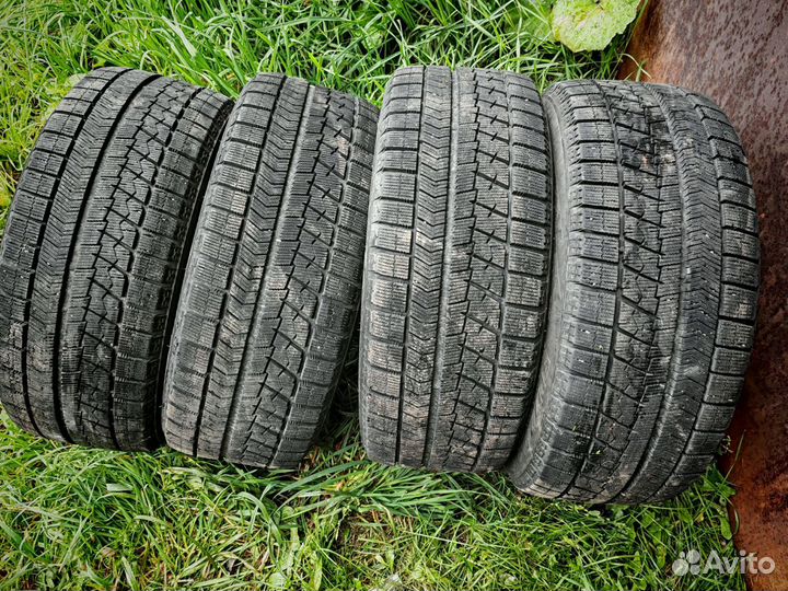 Bridgestone Blizzak VRX 215/50 R17