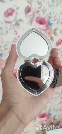 Зеркало карманное с брелком