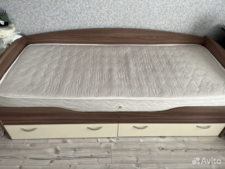 Детская кровать с матрасом