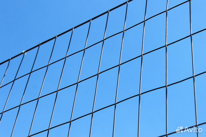 Забор из сварной сетки с металлическими столбами б