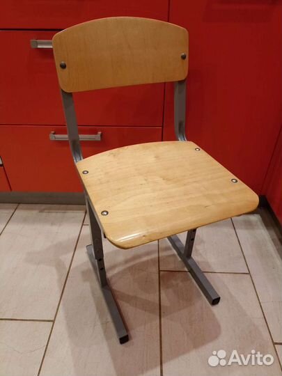Стул ученический регулируемый