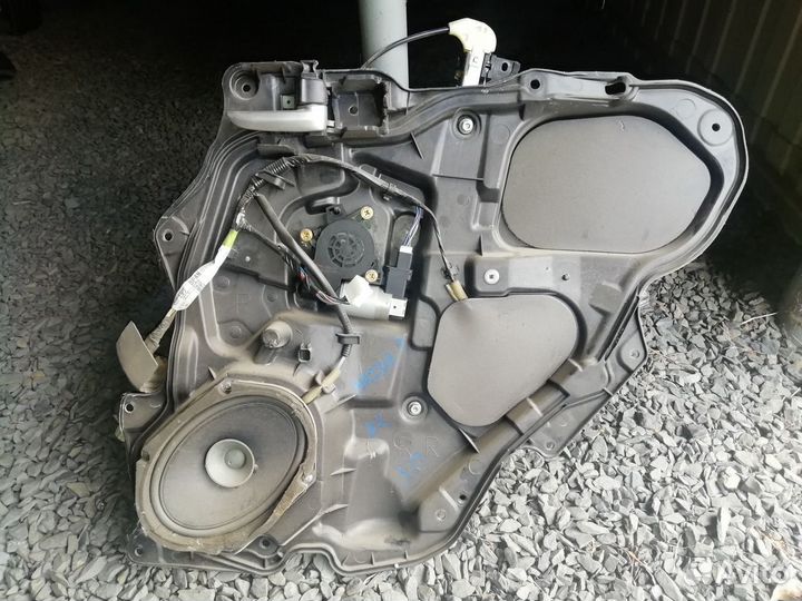 Стеклоподъемник задний правый Мазда 3 - вк