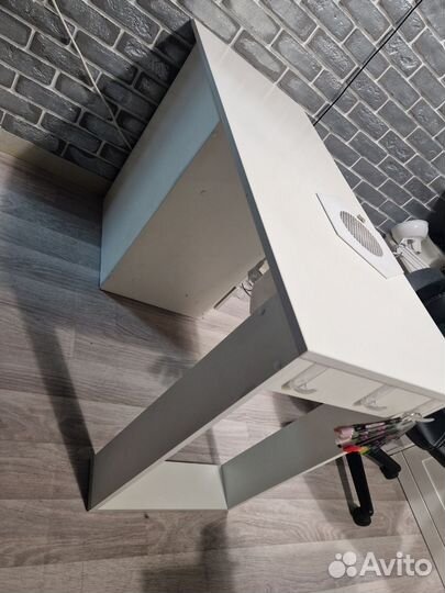 Маникюрный стол с вытяжкой бу