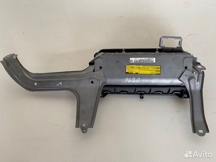 Коленная подушка безопасности левая Toyota Camry