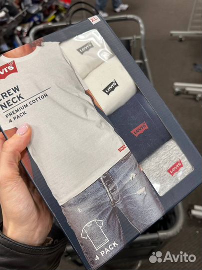 Комплект футболок Levi's. Оригинал. Новые