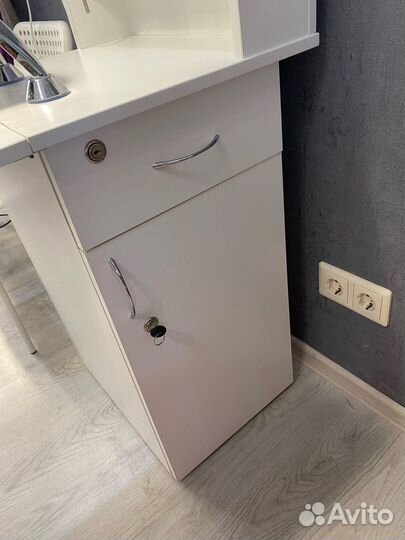 Маникюрный стол складной