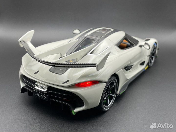 Модель автомобиля Koenigsegg металл 1:24