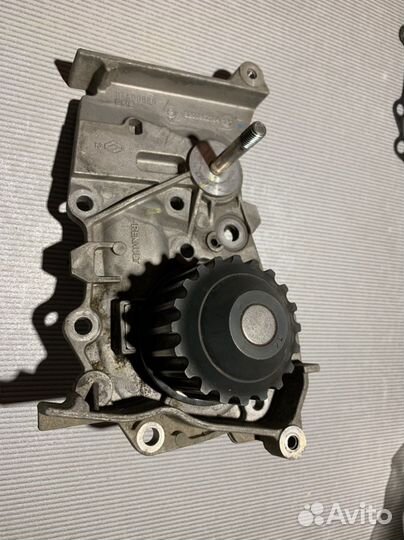 Водяная помпа renault