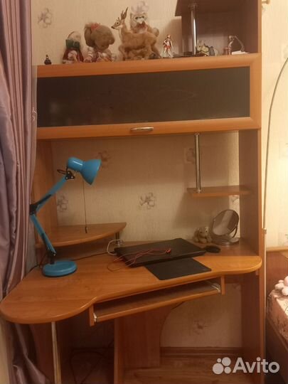 Продаю стол компьютерный угловой