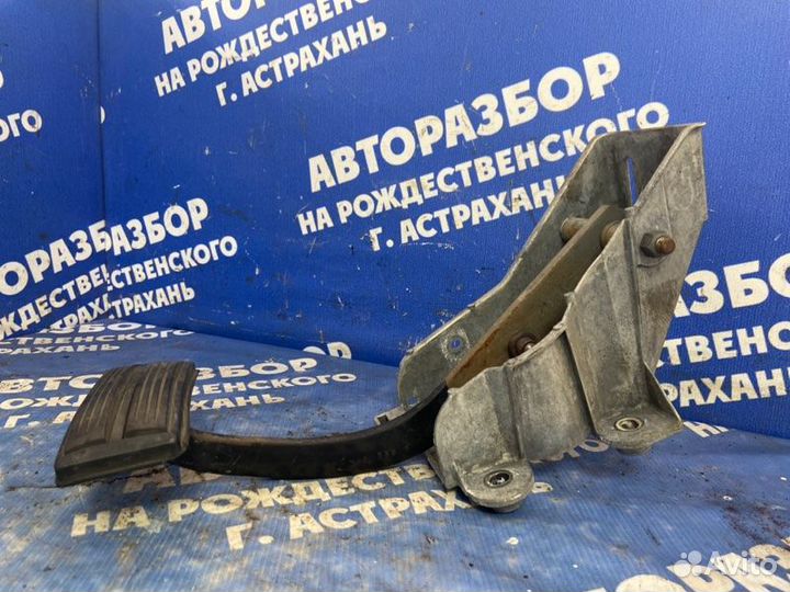 Педаль тормоза. Plymouth Voyager минивен 6G72 2000