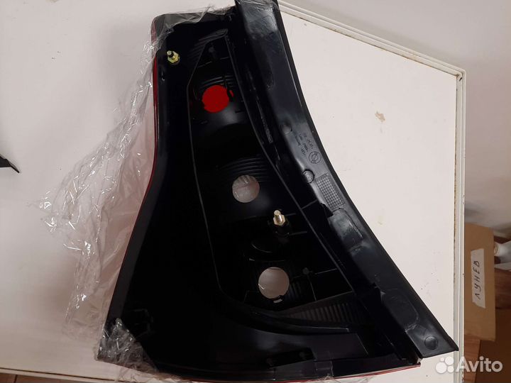 Задний правый фонарь Renault sandero