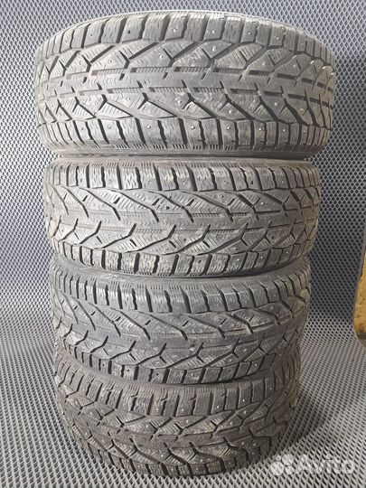 Tigar SUV Ice 215/60 R17