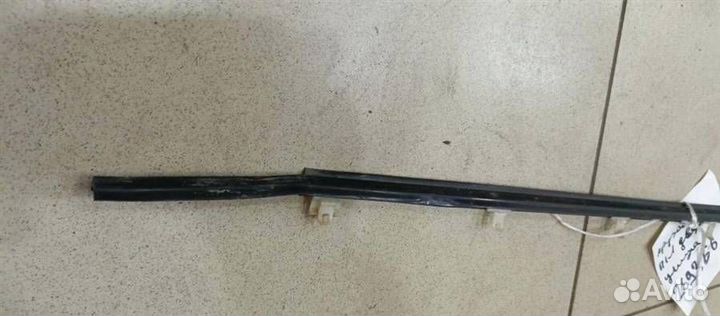 Накладка стекла переднего левого (бархотка) Toyot