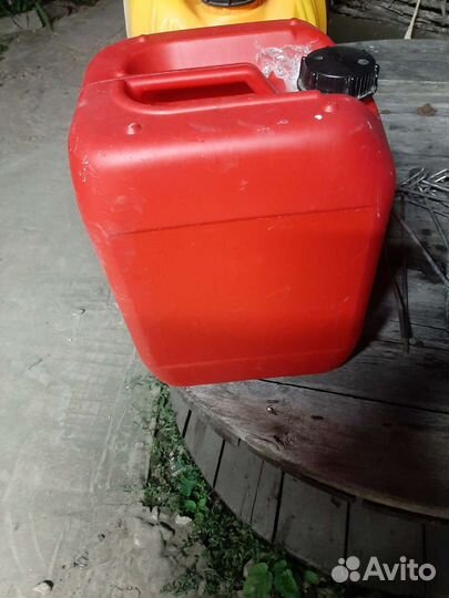 Канистры 20л. из под солярки