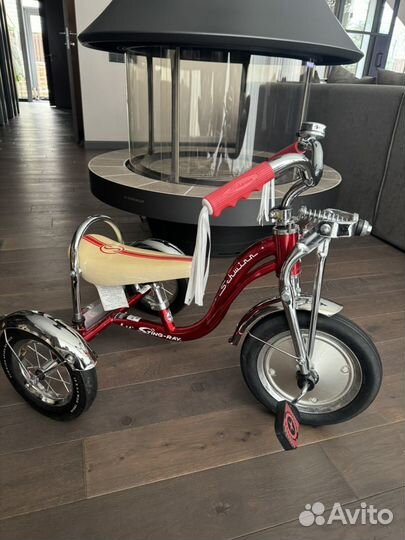 Трехколесный велосипед Schwinn Lil Sting-Ray