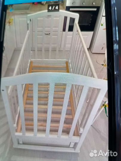 Детская кровать с маятником