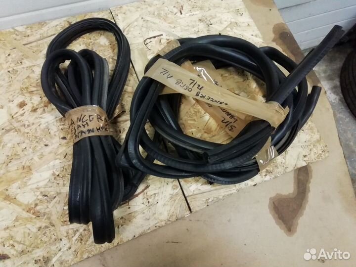 Уплотнитель дверей Mitsubishi Lancer мт 2005 седан