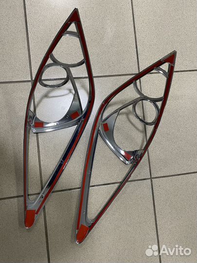 Накладка хром на задние фонари Nissan Tiida хетчбе