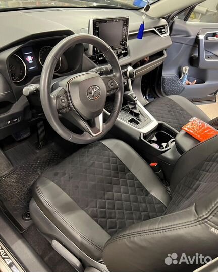 Чехлы Автопилот Rav4 2020 Черные с Алькантарой Ром