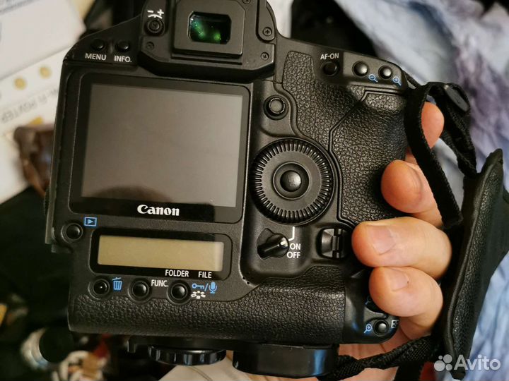 Зеркальный фотоаппарат Canon EOS 1D Mark iii