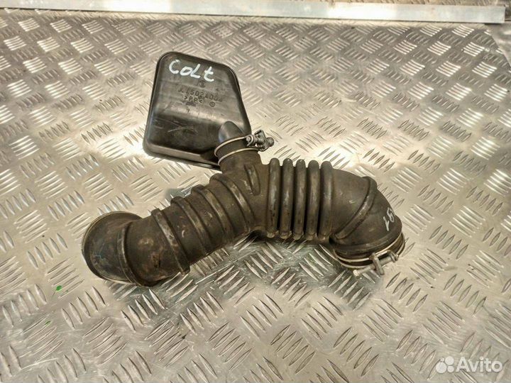 Патрубок воздушного фильтра Mitsubishi Colt