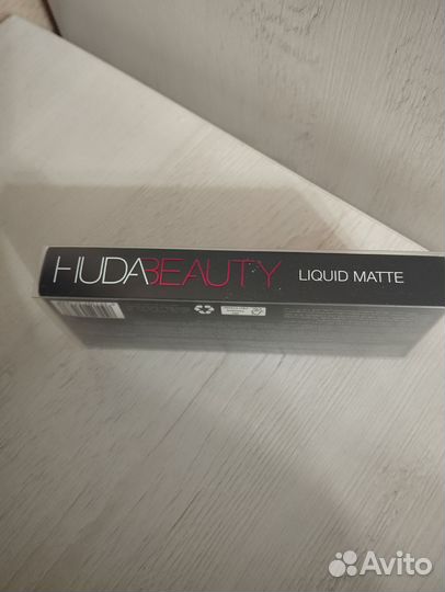 Жидкая матовая помада huda beauty
