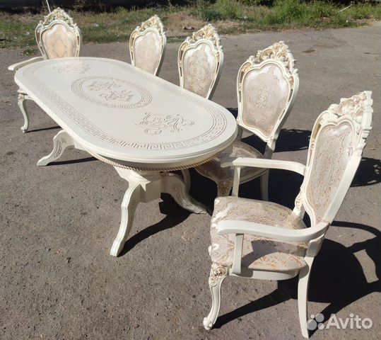 Столы и стулья