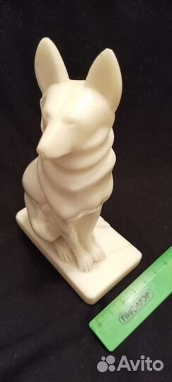 Статуэтка Собака-белый мрамор