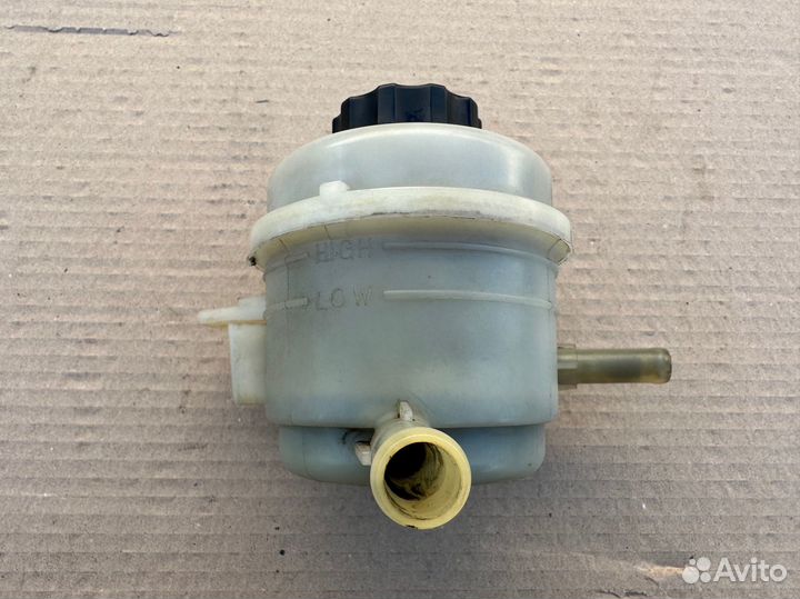 Бачок гур Kia Spectra