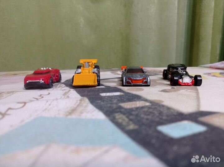 Hot wheels машинки 4 шт