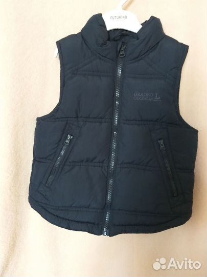 Милая, тёплая жилетка для мальчика