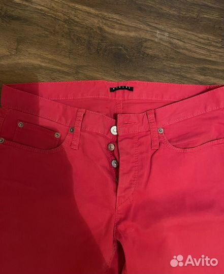 Продаю мужские красные джынсы фирмы Sisley