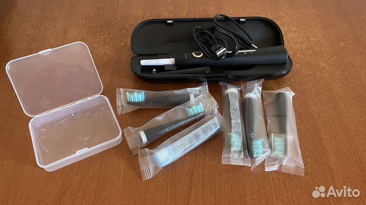 Электрическая зубная щетка