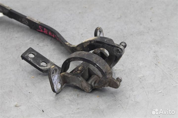 Петля крышки багажника правая Volkswagen Touareg