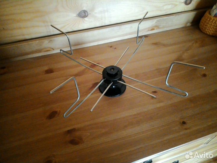 Приспособление для ручной перемотки пряжи. СССР