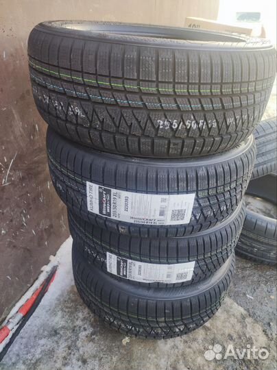 Kumho WinterCraft WS71 255/45 R20 105V