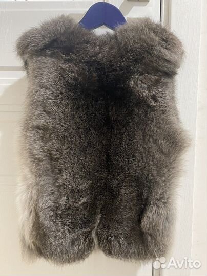 Меховой жилет из кролика для девочки