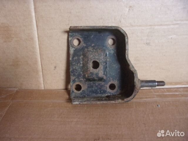 Опель Фронтера А 92-95г., нижнее крепление рессоры